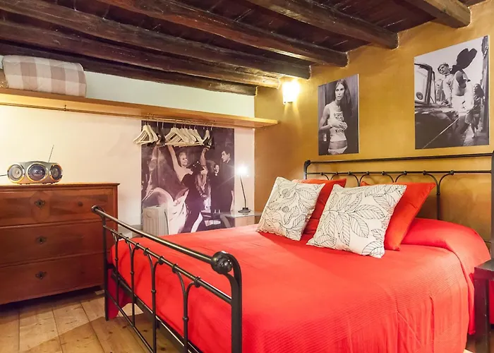 Independent In Trevi Fountain - Spain Square Daire *